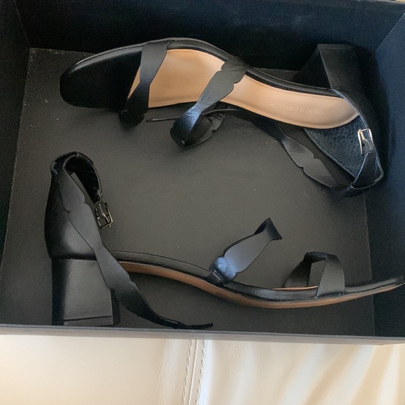 Banana Republic leather sandals 7.5 New black - Picture 5 of 6